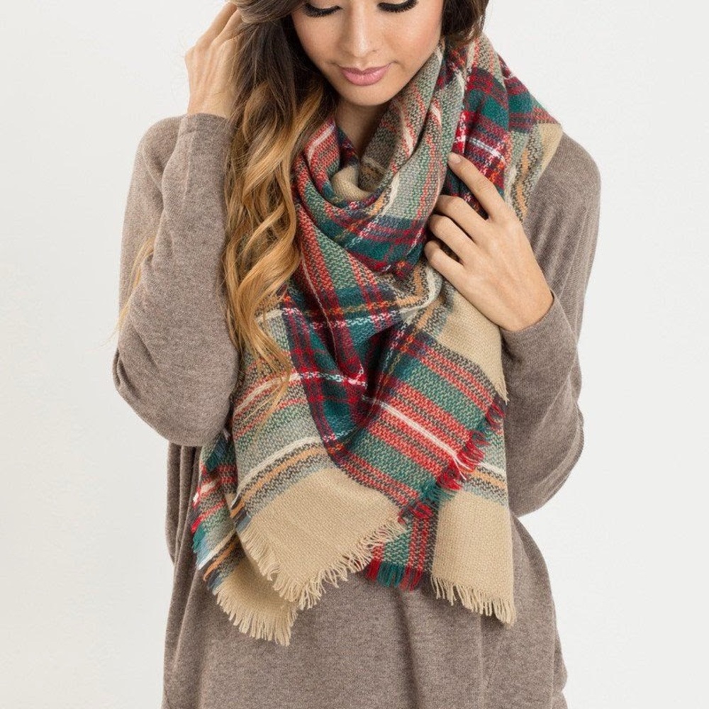 Morning Lavender Holly Beige Knitted Scarf